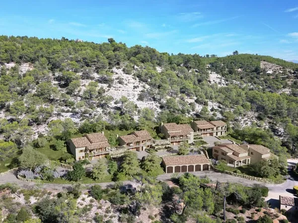 A VENDRE EN PAYS DE VERDON BELLE VILLA AVEC ACCÈS PRIVÉ AU L