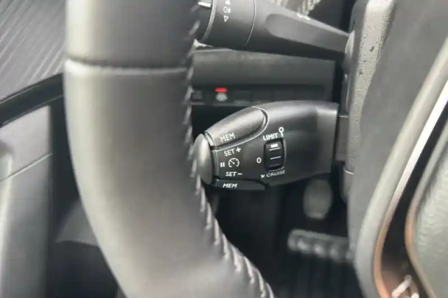 Peugeot 2008 puretech 100 s&amp;s bvm6 — photo 20