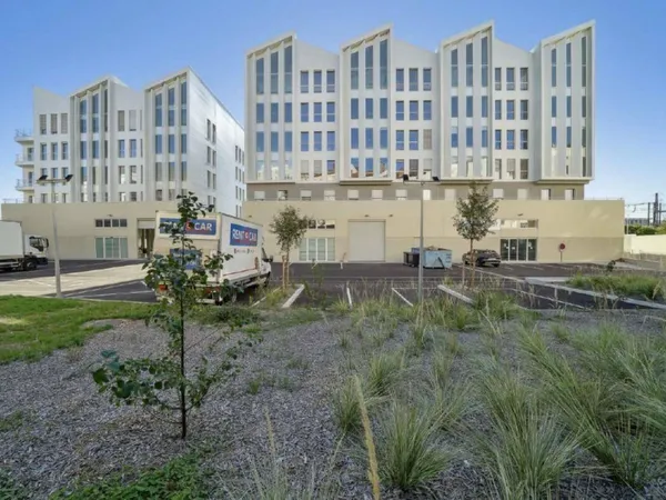 Bureaux 2413 m²