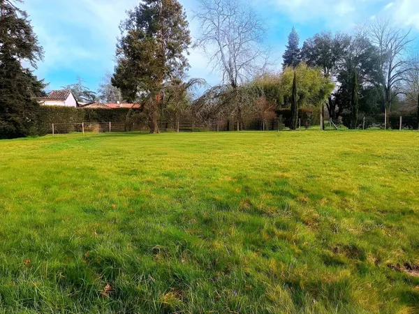Terrain constructible 903 m²