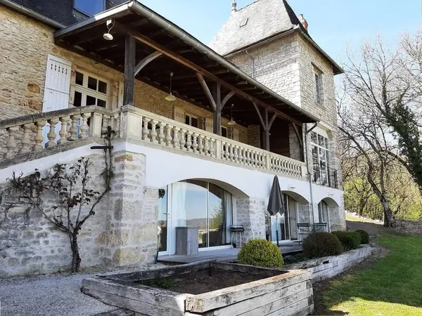 Demeure 48 pièces 1300 m²