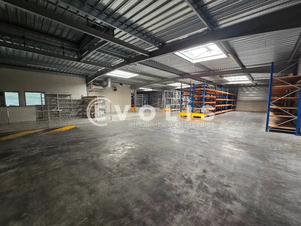Locaux d'activité - A LOUER - 955 m² non divisibles