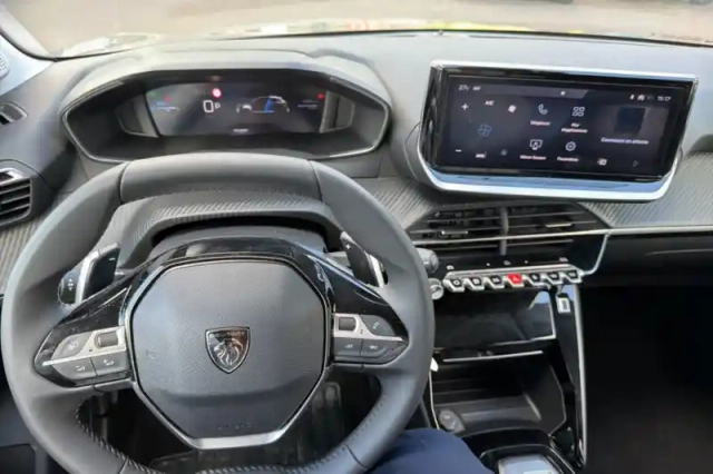 Peugeot 208 hybrid 110 ch e-dcs6 — photo 18