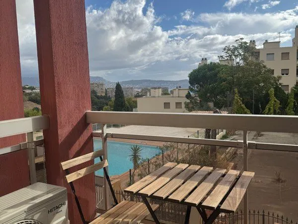 Studio renové et meublé / Climatisé/Terrasse / 32M2/ Bail 10 mois / Fabron