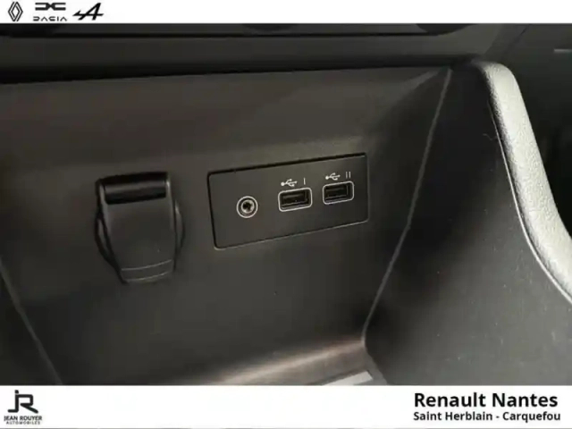 Renault Clio 1.0 tce 90ch evolution — photo 9