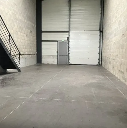 Local d'activité 151 m²