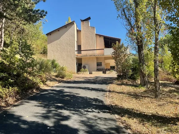 Maison d'architecte avec une superbe vue plein sud