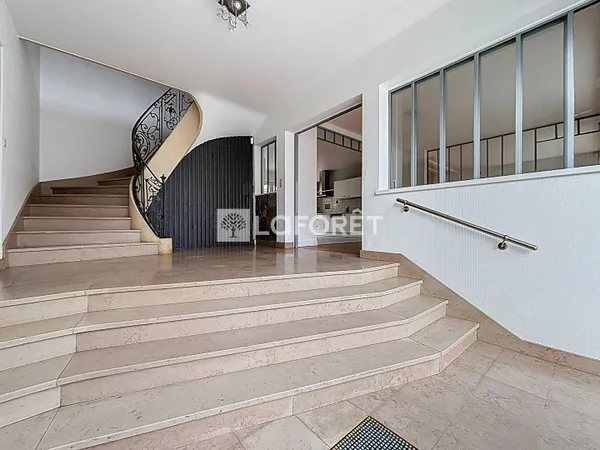 Maison 8 pièces 210 m²