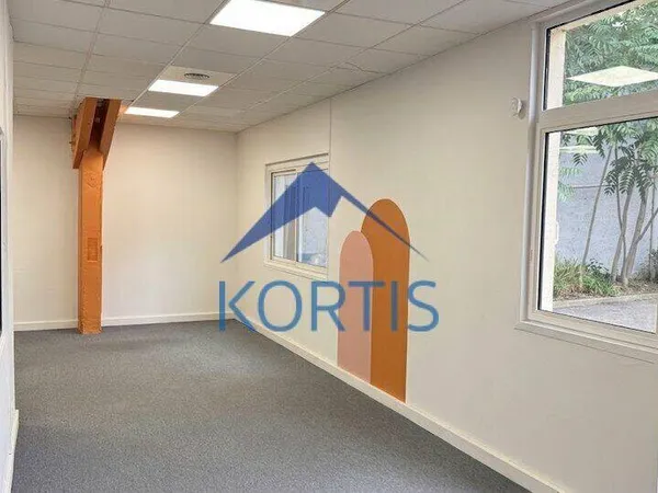 Bureau 270 m²