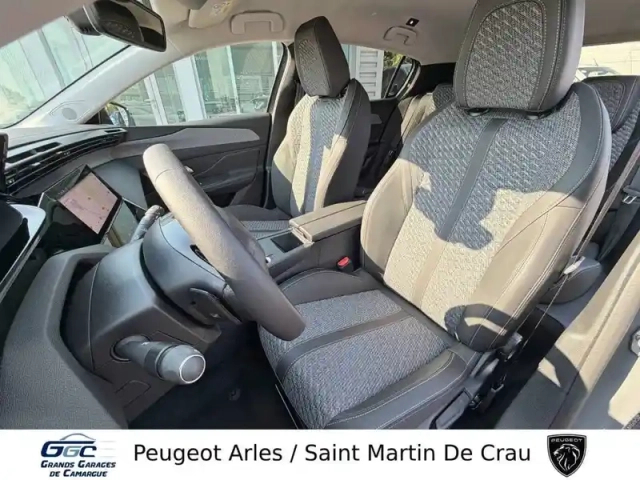 Peugeot 308 hybrid 145 e-dcs6 — photo 9
