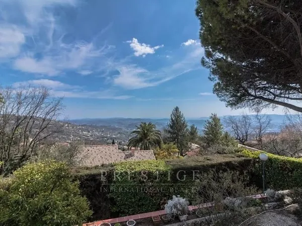 Maison 8 pièces 241 m²
