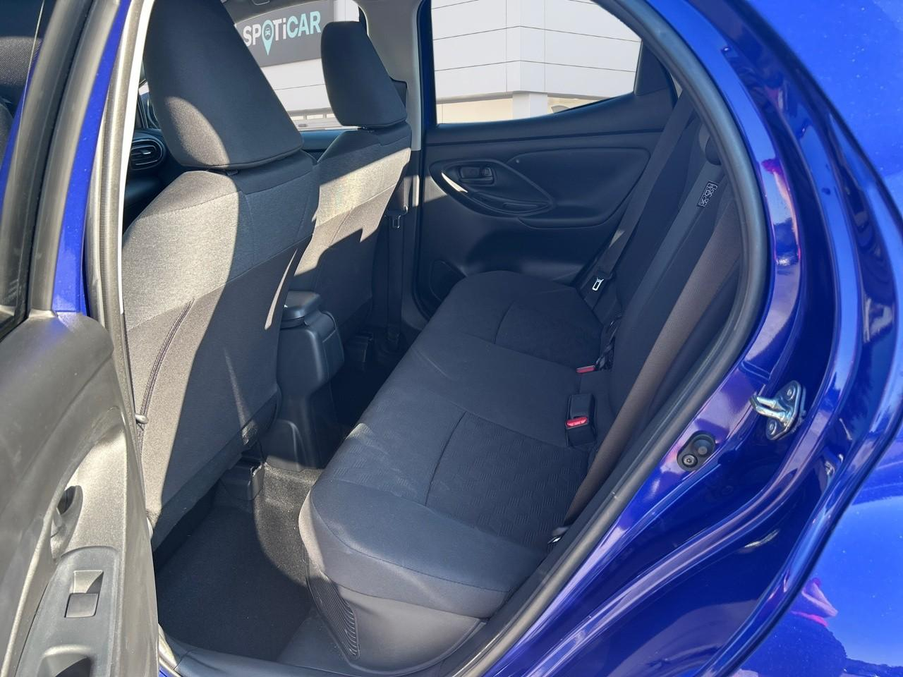 Toyota Yaris 116h design 5p — photo 10