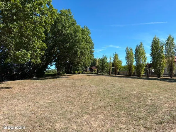 Terrain à bâtir de 1 265 m² à Molières (82220)