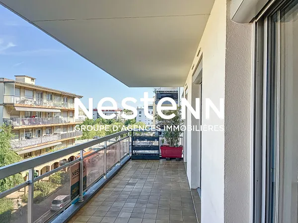 Appartement Bron 3 pièces avec Ascenseur Cave Parking et Garage Secteur Pagère - 69500 BRON
