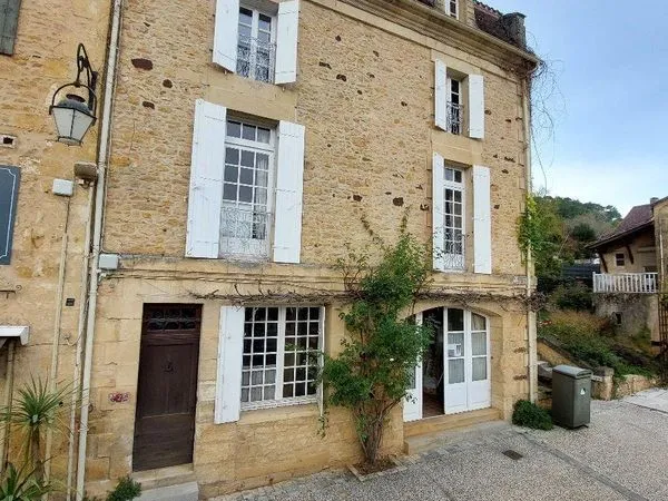 Maison 10 pièces 324 m²