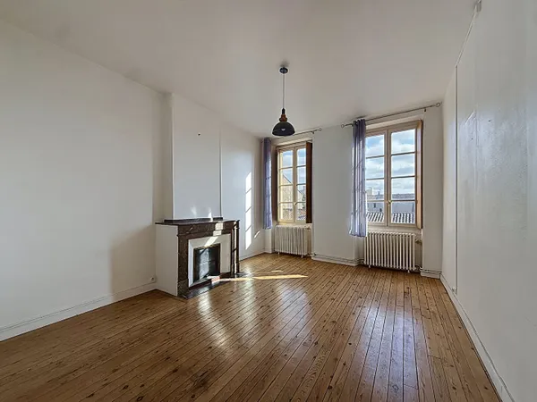 Carcassonne rue Antoine Marty ? Appartement de caractère en duplex de 147 m², 3 chambres et faibles 