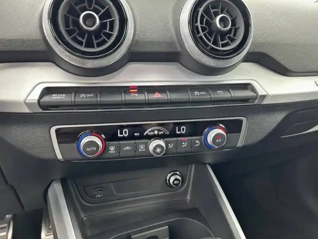Audi Q2 35 tfsi 150 s tronic 7 — photo 92