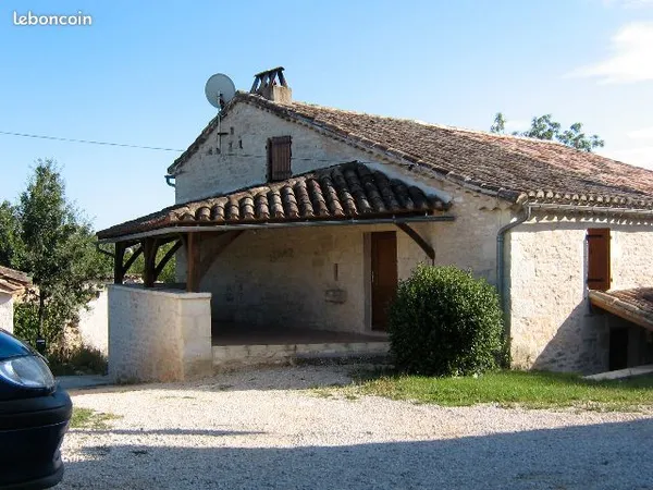 Maison de caractère en pierre restaurée à louer