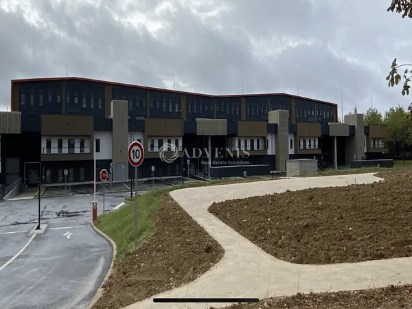 Entrepôt 1619 m²