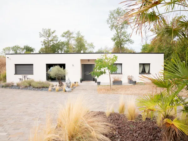 Propriété de standing 360 m² avec piscine