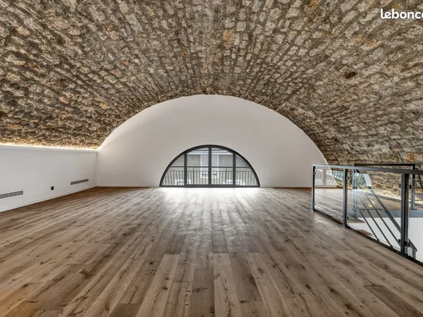 Loft/atelier/surface 4 pièces 166 m²
