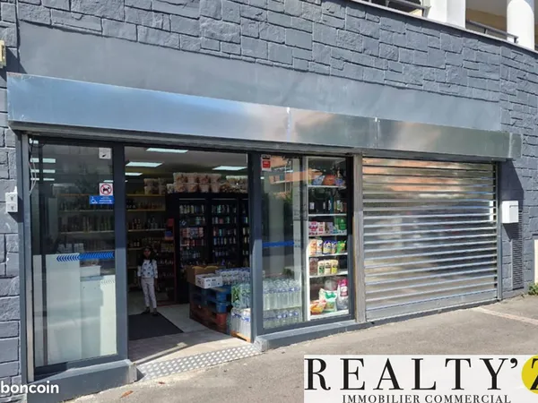 Local commercial 136 m²