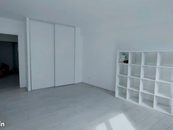 Studio 32 m² rénové - Paris 16e - Métro Mirabeau