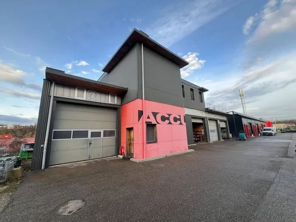 Local d'activité 1203 m²