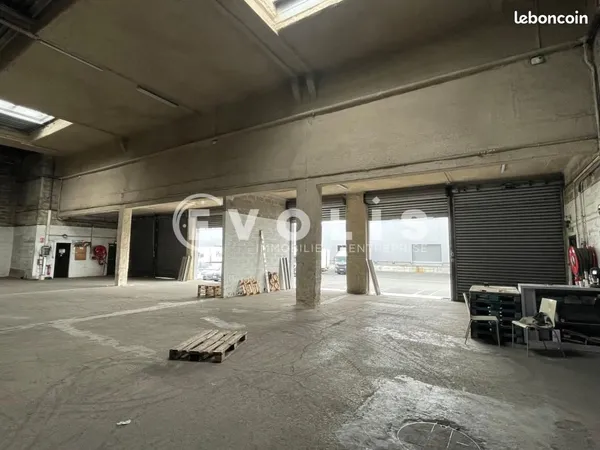 Local industriel 382 m²