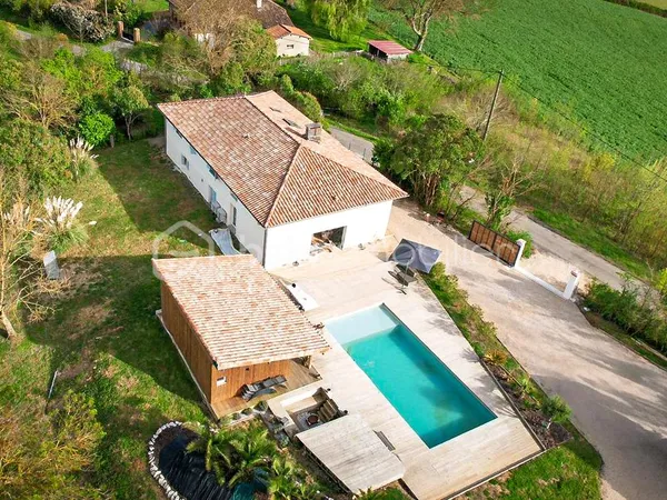 Maison 10 pièces 231 m²