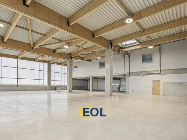 Local d'activité 13996 m²