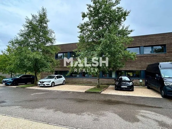 Bureaux 696 m²