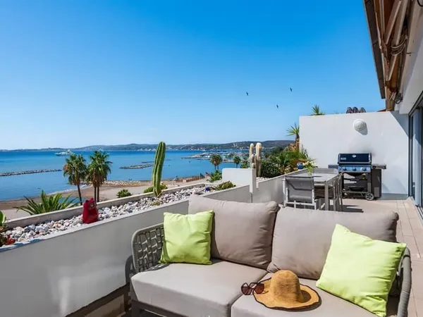 Saint Laurent du Var, penthouse 3 pièces de 88 m² avec 115 m² de