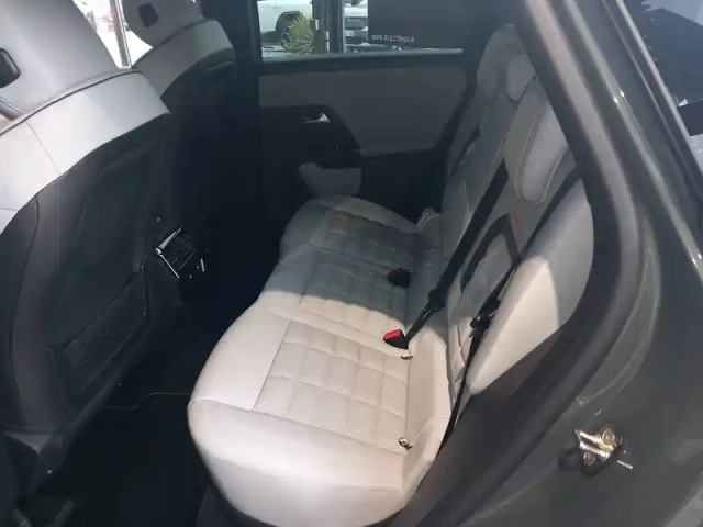 Citroën C5 Aircross hybride rechargeable 195 ch e-eat7 — photo 11