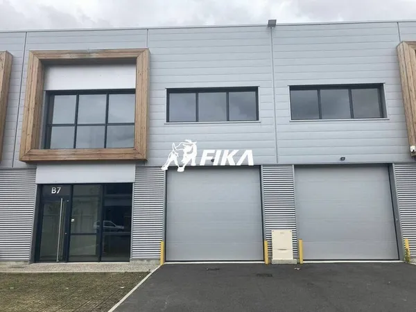 Local d'activité 592 m²