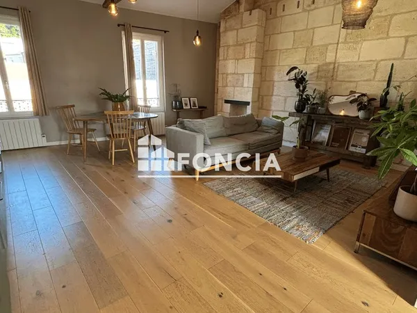 Cenon - t2 de 54.48 m² avec terrasse - beaux volumes
