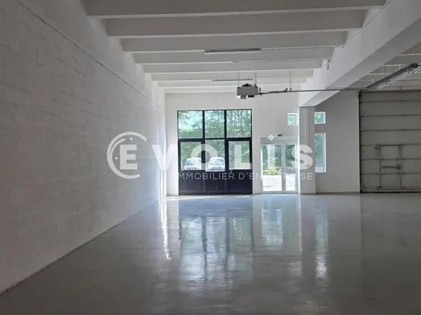 Local d'activité 561 m²