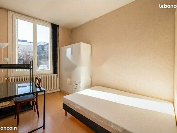 Chambre pour étudiante en coloc 400e tcc