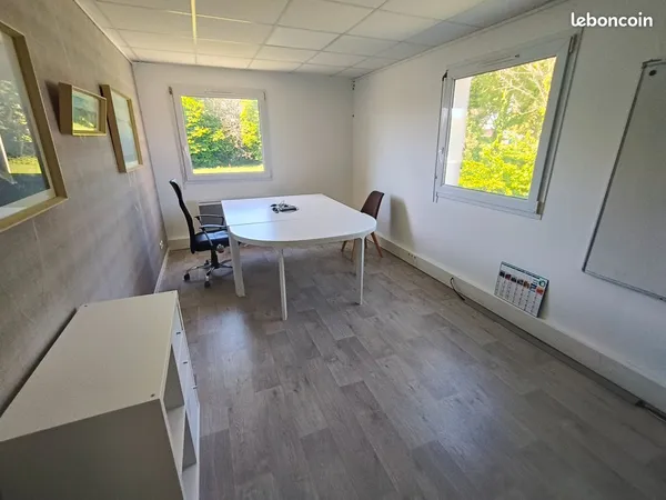 Bureau fermé Vannes sud, PIBS verdure, stationnement facile