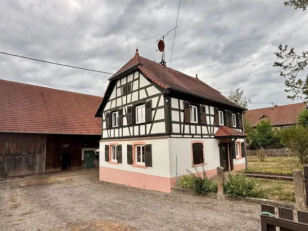 JOLIE MAISON - SECTEUR CALME - GROS POTENTIEL