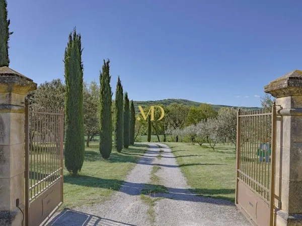 Villa 13 pièces 300 m²