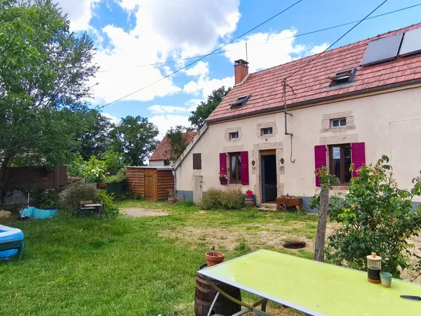 Ensemble immobilier de caractère avec gîte, point d'eau (mare), puits et terrain d'1 hectare