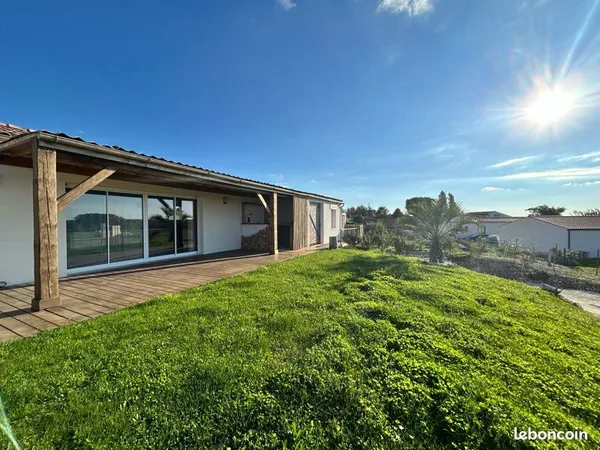 À LOUER - Belle maison de 102 m² avec vue dégagée, grande terrasse et terrain de 1 500 m²