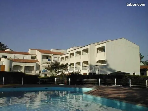 Studio rénové dans la résidence OASIS avec piscine et tennis