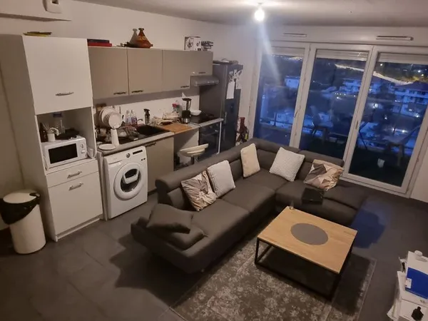 Chambre en colocation T3 - Nice Méridia - Parking + Terrasse + Vue mer