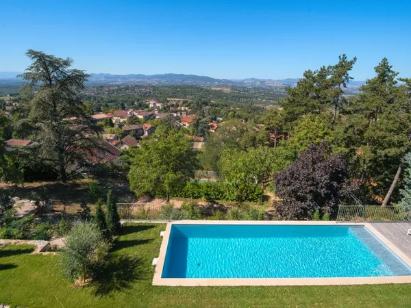 Limonest- Propriété de caractère avec vue panoramique- 5 cha