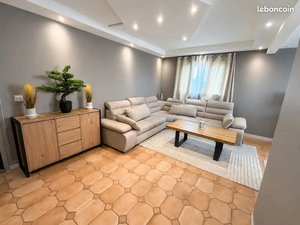 Appartement T5 rénové et futur T9 - Vaulx-en-Velin Mas Sud
