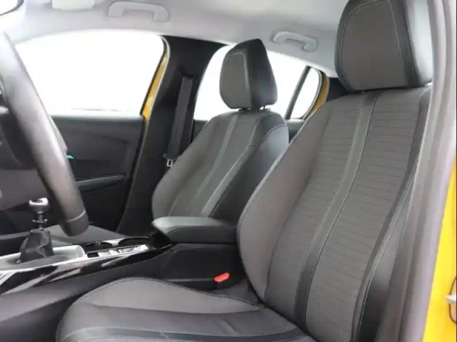 Peugeot 208 1.2 puretech 100ch s&amp;s allure — photo 9