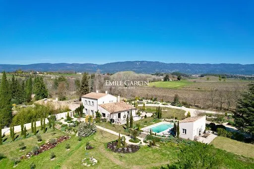 Maison 7 pièces 240 m²