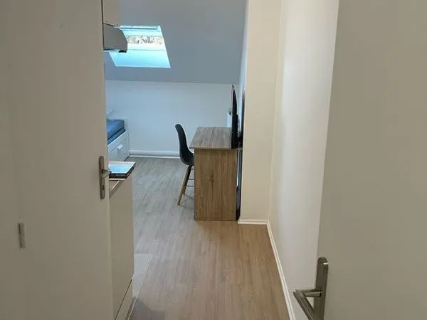 🏡 Studio meublé rénové de 16 m² avec Vélux - RER A à 7 min à pied